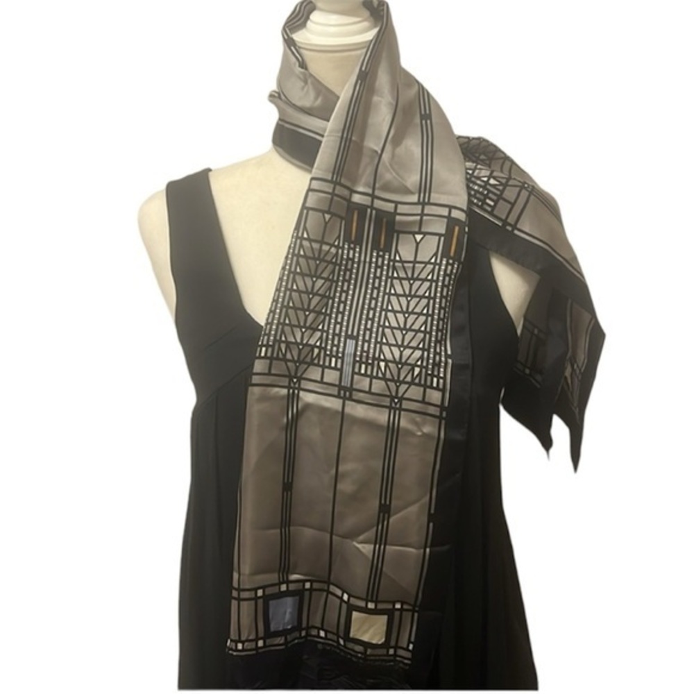 The Fine Art Museum of San Fransisco vintage silk Frank Lloyd Wright 1984 scarf